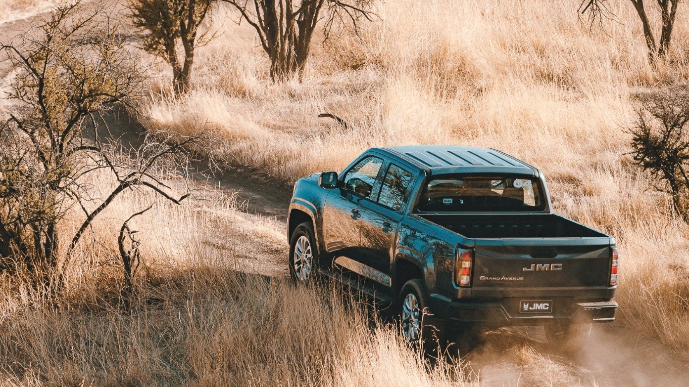 JMC Grand Avenue - BorgWarner 4WD off-road capability